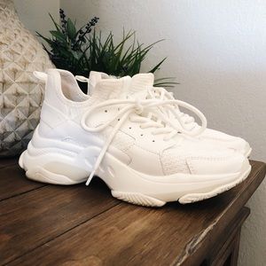 STEVE MADDEN tennis shoes